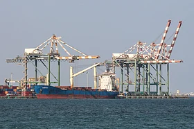 Saudi-led Coalition Strikes Houthi Sites in Hodeidah; Ports Remain Open