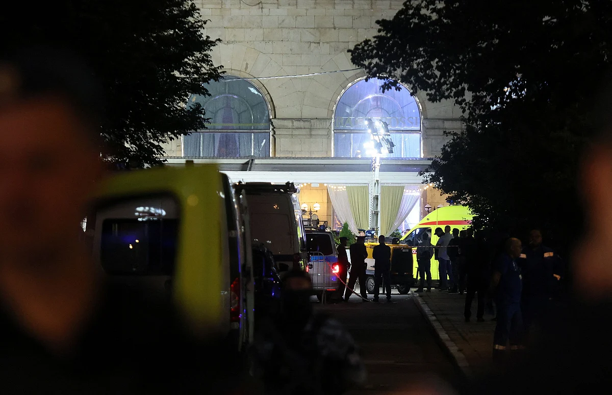 Female Bomber Kills Three, Injures 21 Near Moscow Restaurant