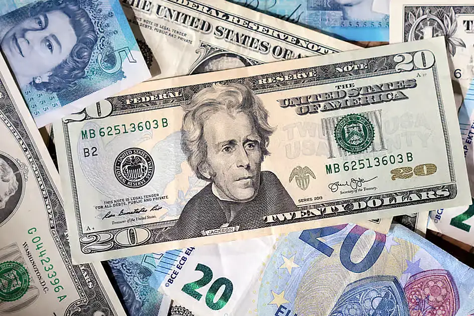 UAE Debt Drops to 31% of GDP, Global Debt Hits Record