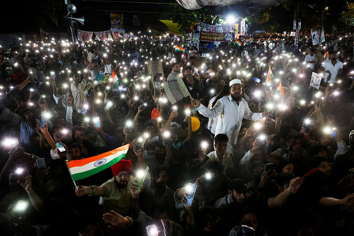India's top court drops criminal cases against protesters