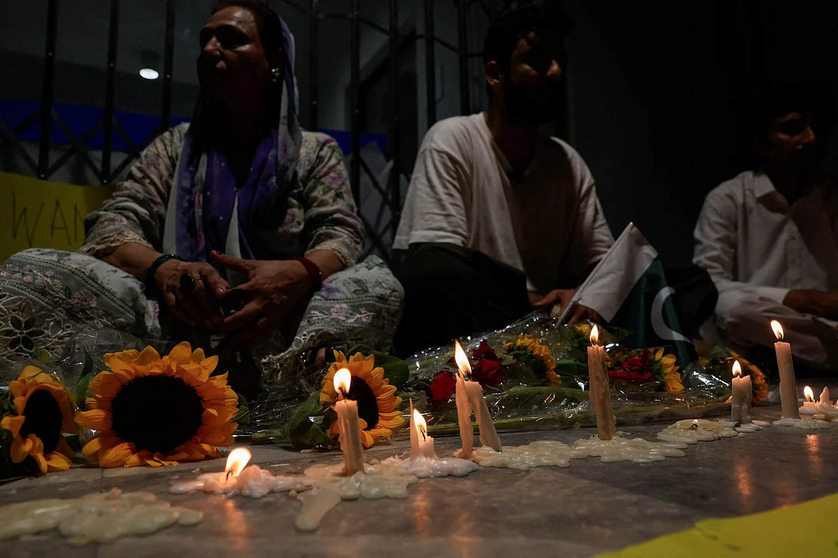 khaleejtimes.com - AFP - Pakistan suspends 8 officials after deadly hospital maternity ward fire kills 14 infants