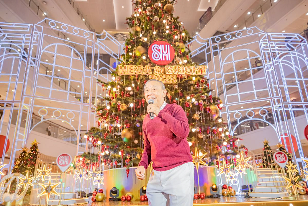 Philippines kicks off world’s longest Christmas season as Filipinos shop for festive wares