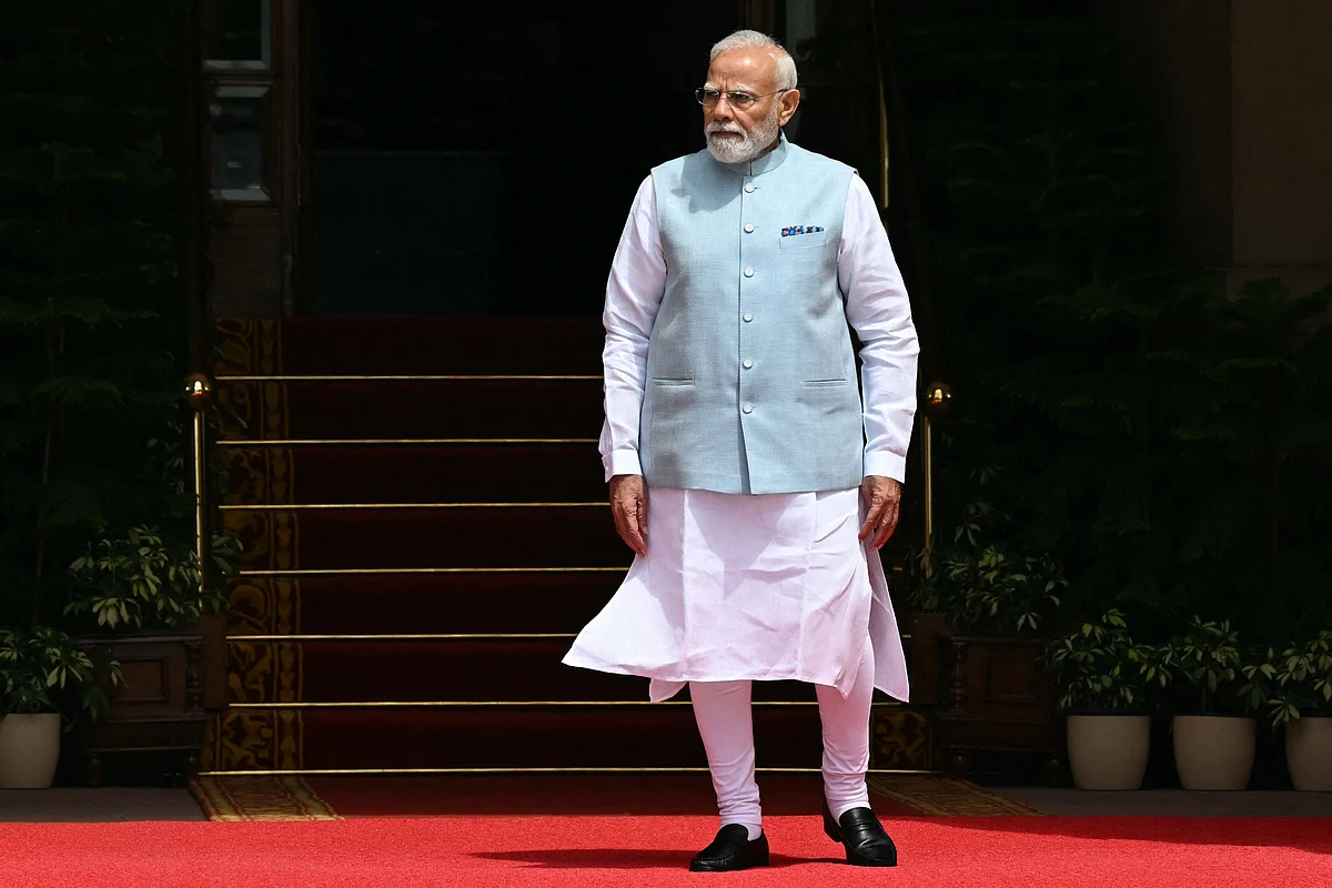 2 detained with gun, fake IDs ahead of Indian PM Modi's event in Mumbai