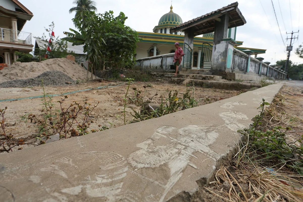 8 Indonesian airports remain shut due to volcanic ash from Anak Krakatau