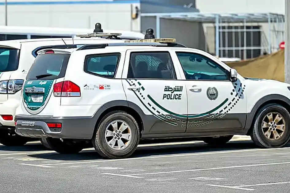Dubai Polizei nutzt Drohnen und Satellitentechnologie zur Bekämpfung der Meeresverschmutzung. Dubai Polizei nutzt Drohnen und Satellitentechnologie zur Bekämpfung der Meeresverschmutzung.
