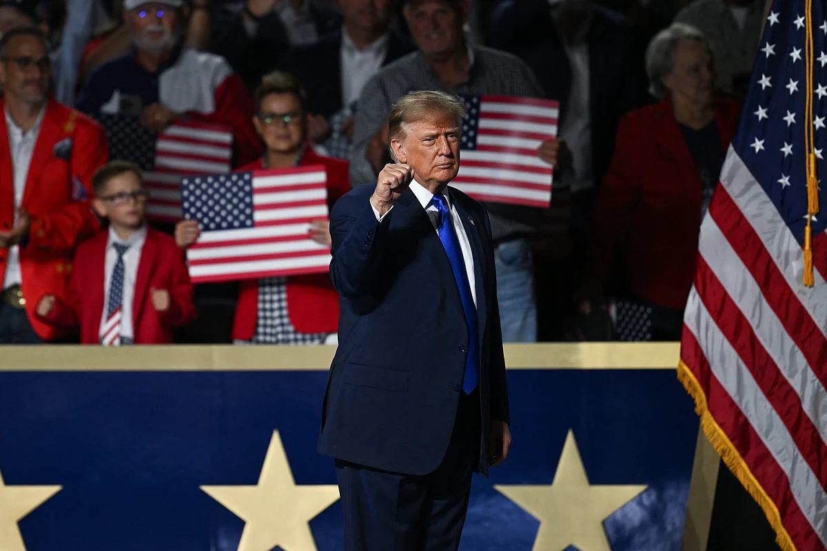 Trump says activity seen at Iran's Pickaxe Mountain, urges Tehran 'not to get cute'