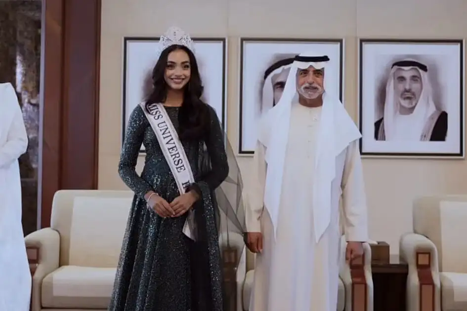 Die in den VAE aufgewachsene Miss Universe India Kaziah Mejo trifft ...