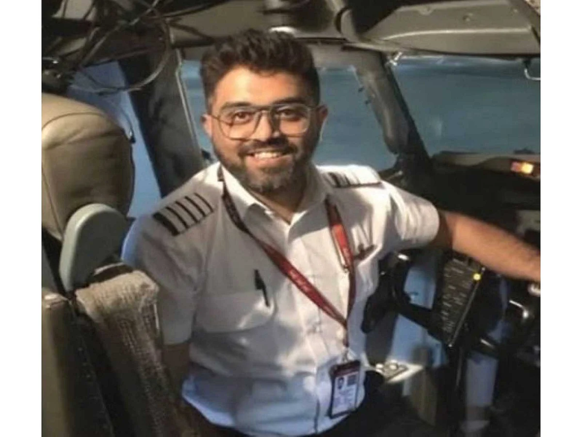 Indian ambassador meets injured flydubai pilot's family in Dubai, assures full support