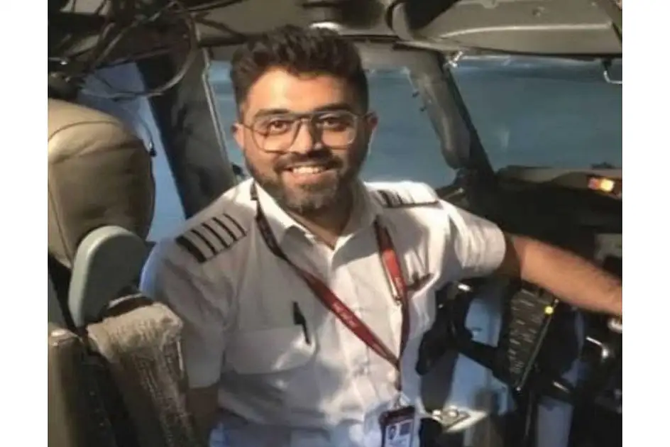 Indian ambassador meets family of injured flydubai pilot in Dubai