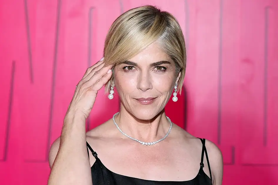 Selma Blair arrested, accused of abusing flight attendants on Los ...