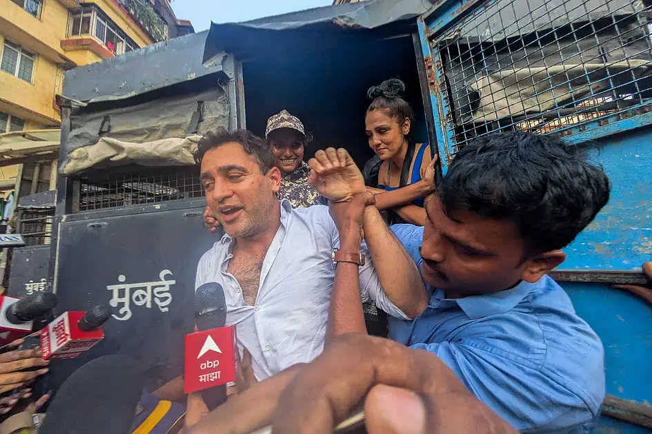 Actor Imran Khan served a Leave India notice after Mumbai protest