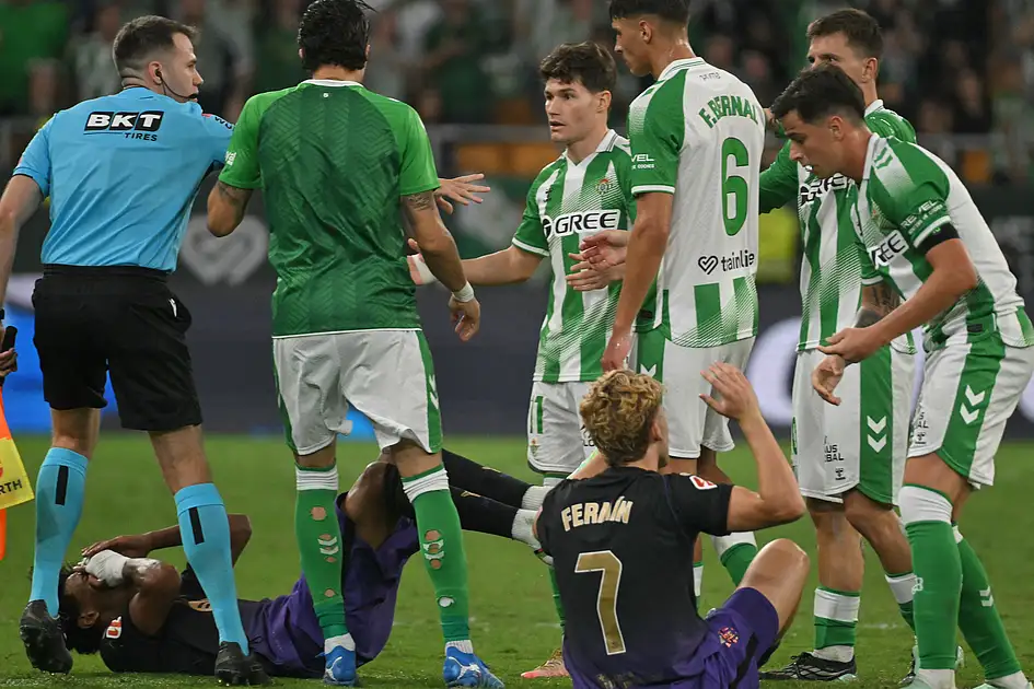 Betis-Spieler Bernal erhält Sperre für vier Spiele nach Platzverweis gegen ...