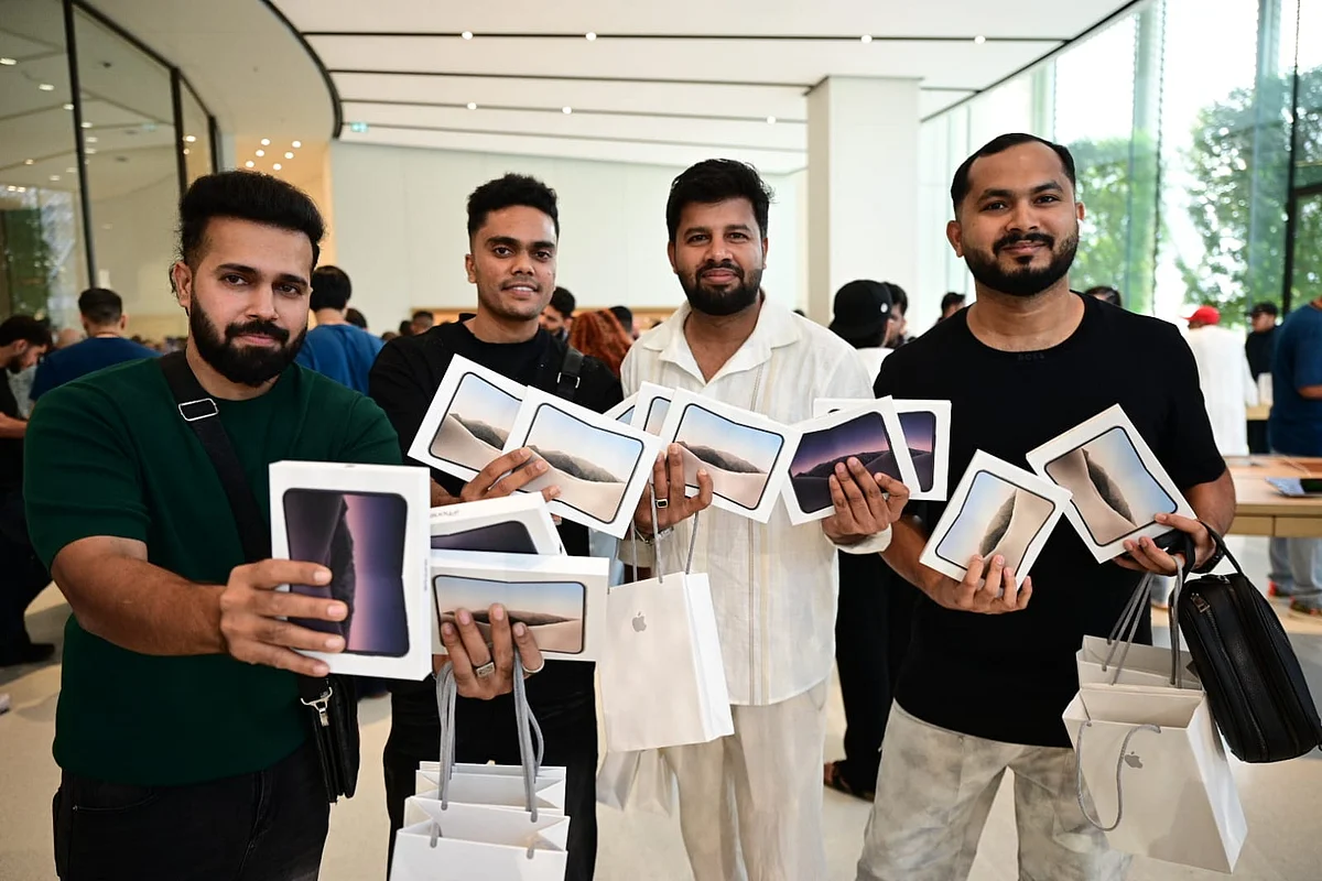 Apple iPhone Duo launch: Diehard fans take flights, buy multiple units ...