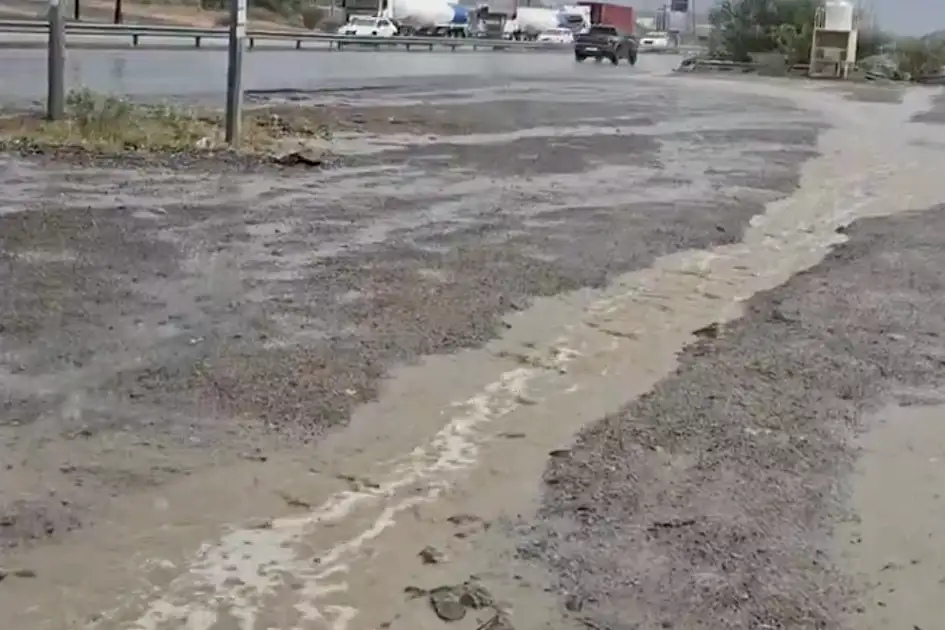 True Form Supplement Watch: Streams form near roads as rain, hail hit parts of UAE | Khaleej ...