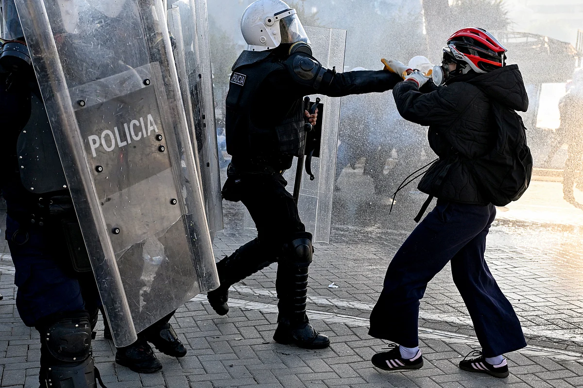 Police and protesters clash again at Albanian anti-government rally ...