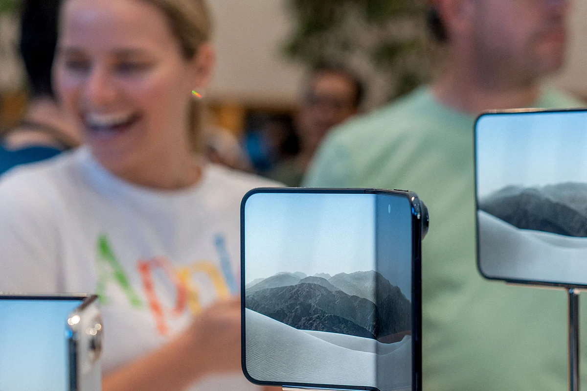 Apple says it will replace iPhone Duo units showing screen problems ...