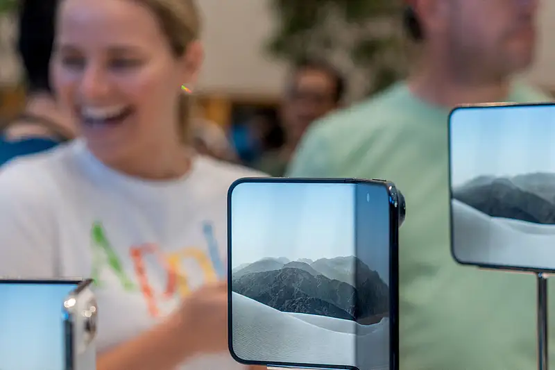 It Scree Apple says it will replace iPhone Duo units showing screen problems ...