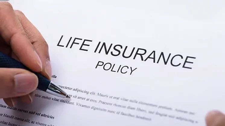 khaleejtimes.com - Nasreen Abdulla - More UAE employees are claiming life insurance in their 30s and 40s: Report
