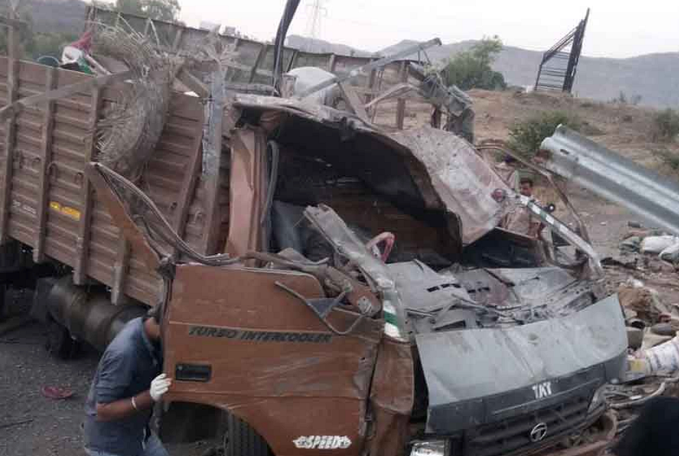 18 labourers killed, 15 hurt as truck overturns in India | Khaleej Times