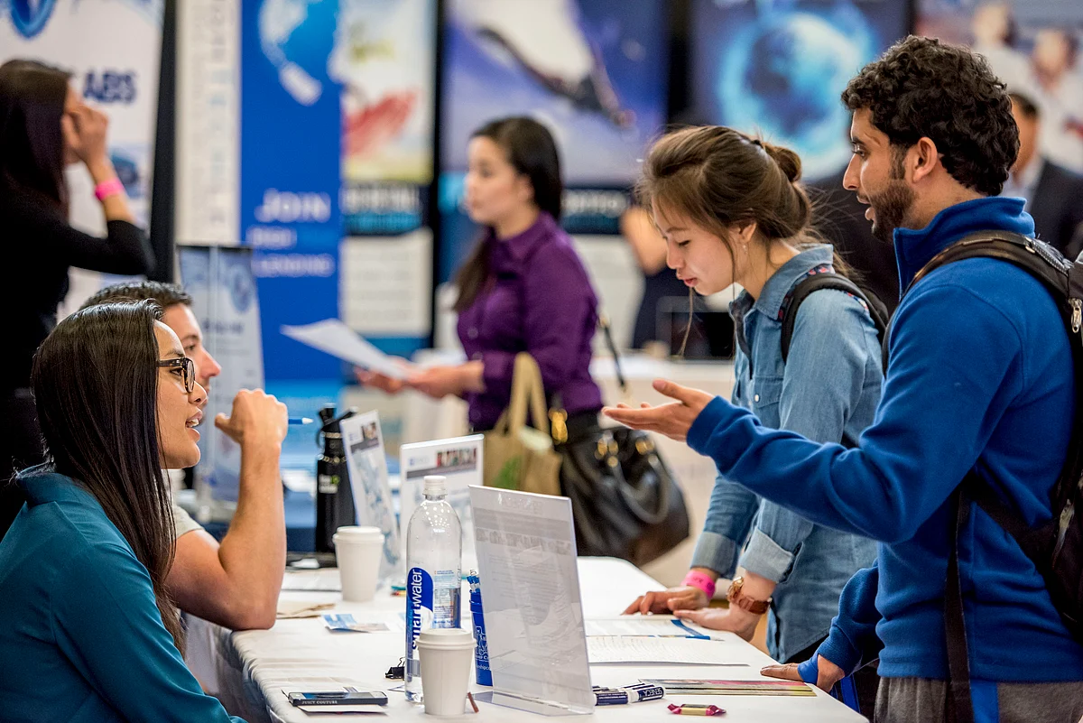 US private payrolls rebound in October, ADP report says