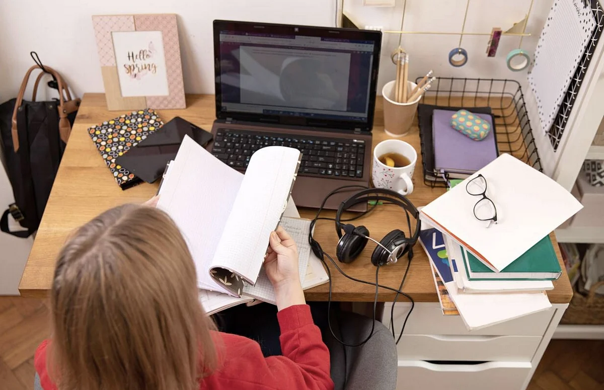 Tips for keeping your kids off screens during the regional conflict