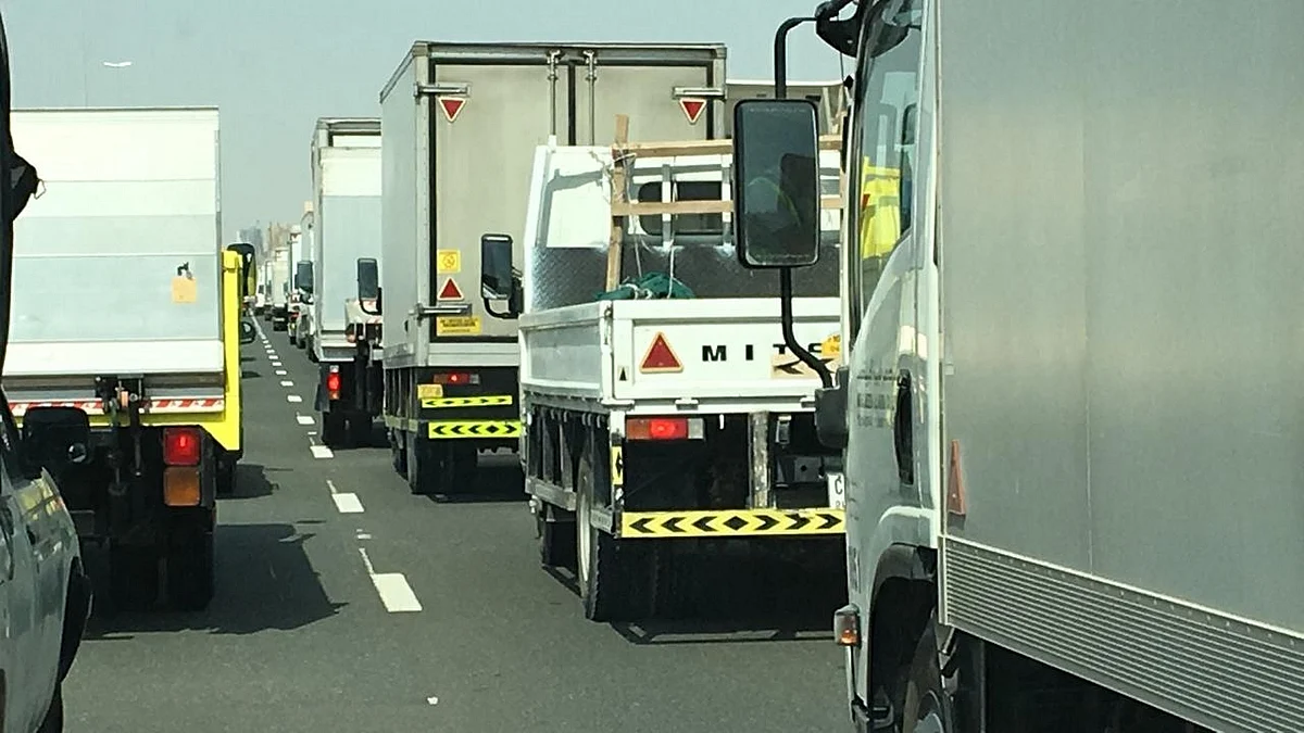 Accident on Dubai-Sharjah road causes huge tailbacks | Khaleej Times