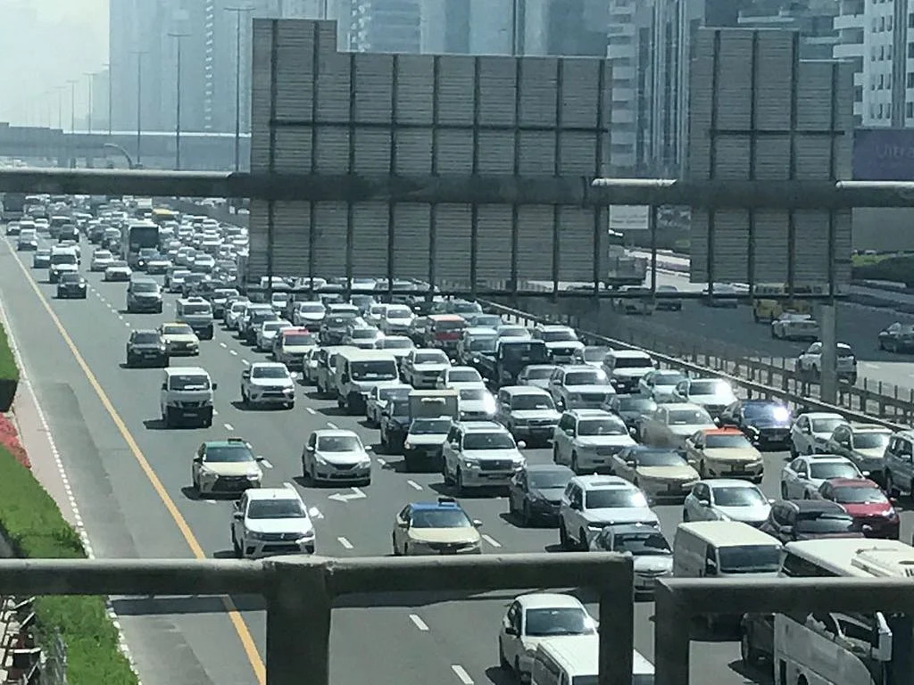 Dubai traffic alert: Accident on Sheikh Zayed Road before Umm Suqeim ...