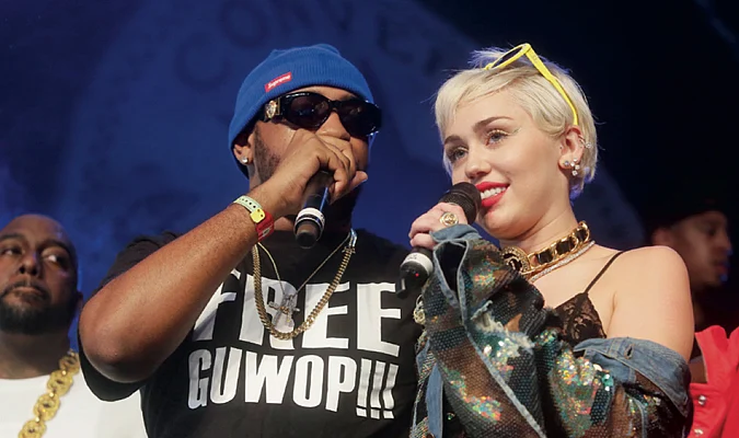 Miley Cyrus stuns at rap event | Khaleej Times
