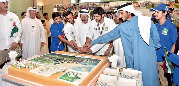 Shaikh Hamdan gets warm welcome | Khaleej Times