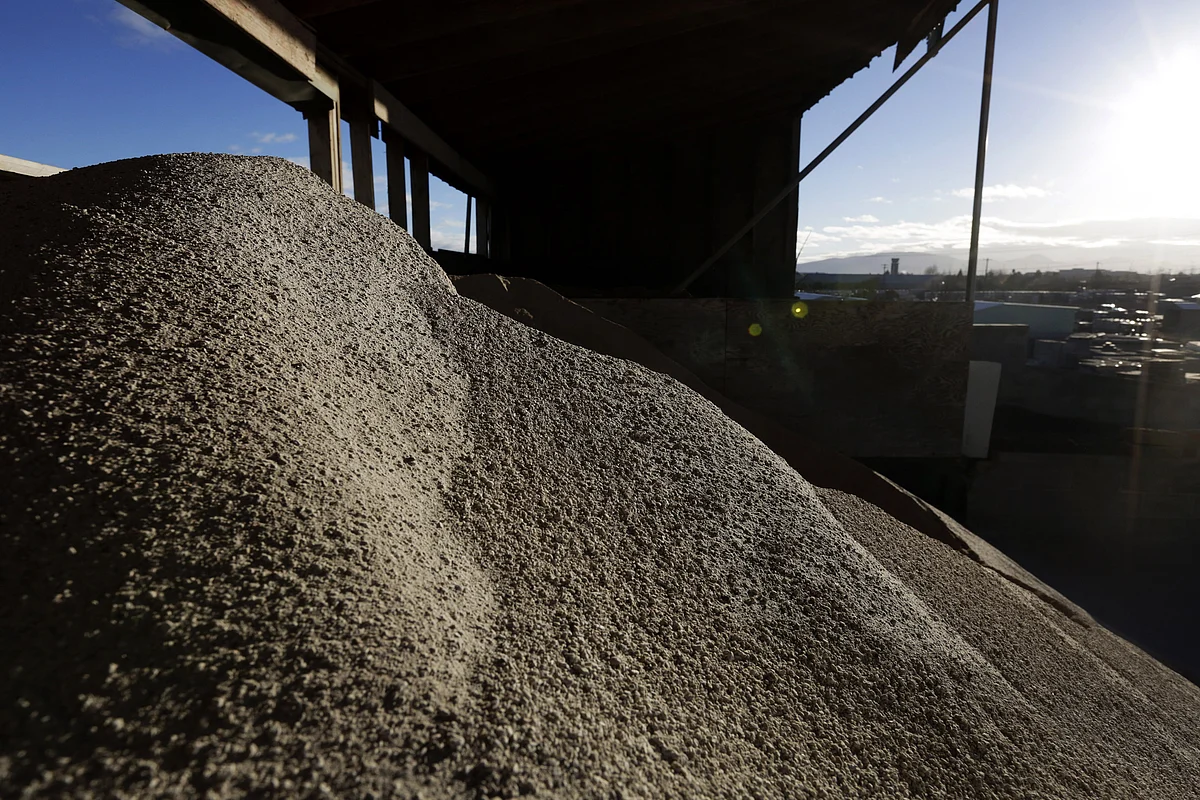 UAE: Cement factory in Fujairah shut down after malfunction, thick ...