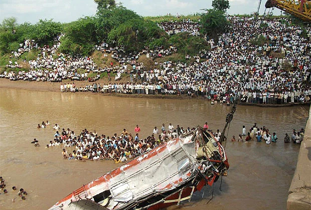 17 killed when bus plunges into river in India | Khaleej Times