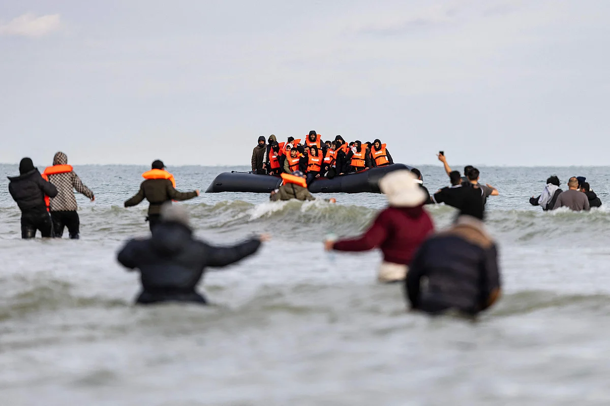 Migrants refuse rescue as one dies on cross-Channel bid | Khaleej Times