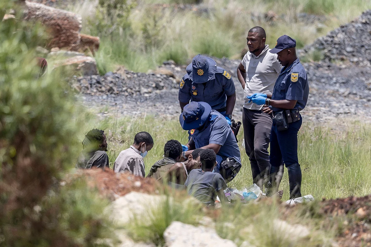 S Africa police launch manhunt after escape of alleged mining 'kingpin ...