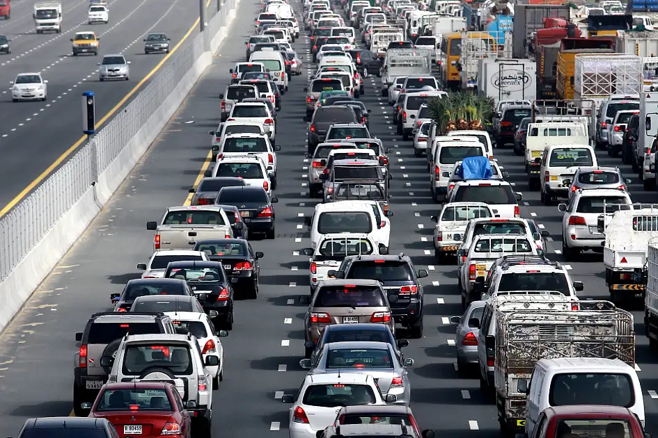 Jam Uae Dubai Police warn of traffic jam on Emirates Road; motorists urged to ...