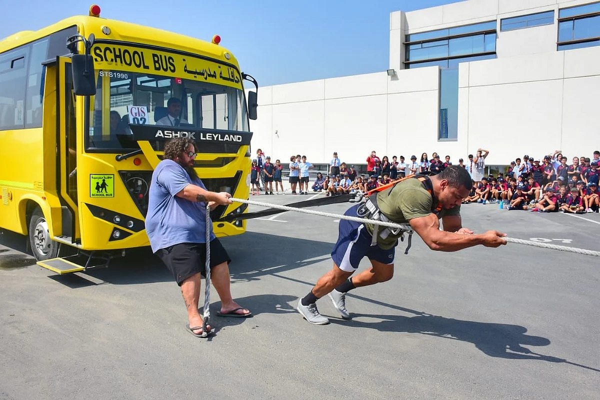 Strongman pulls 9-tonne school bus in Dubai | Khaleej Times