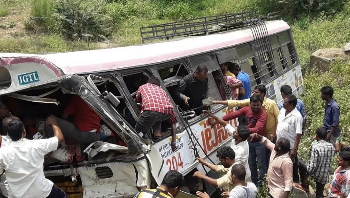 45 killed as bus falls into gorge in India | Khaleej Times