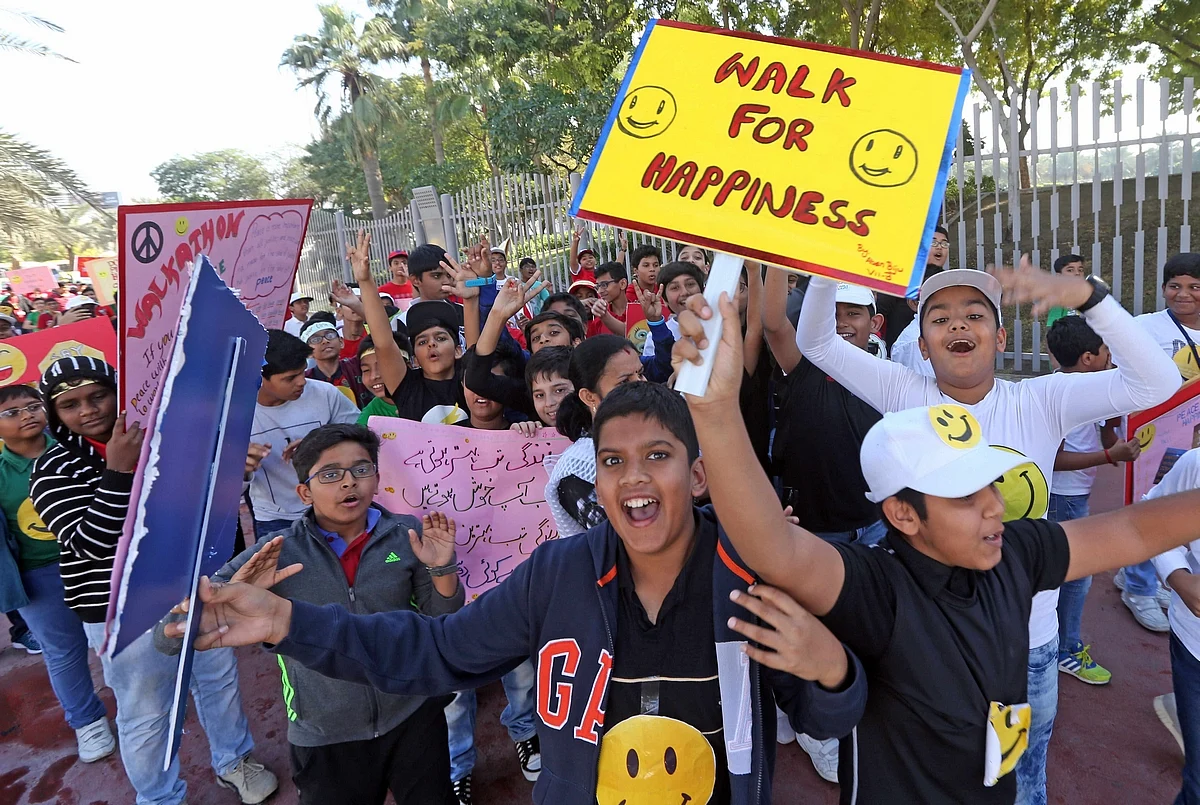 Over 3,000 students do walkathon to spread happiness | Khaleej Times