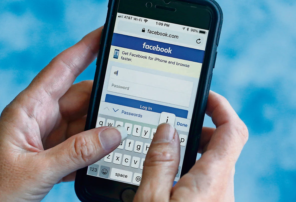 Facebook users must log out, re-login across devices: Experts | Khaleej ...