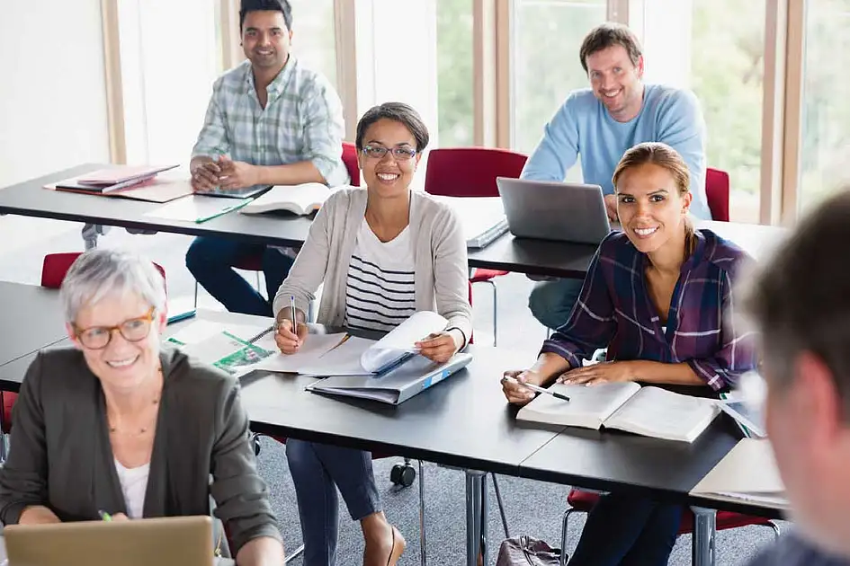 Das Stipendienprogramm der VAE unterstützt 668 Studierende aus 7 Ländern ...