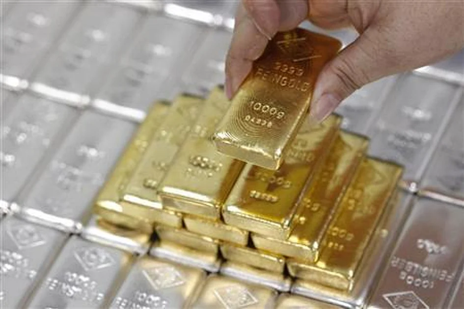 Gold eyes $3,900 as uncertainty fuels bullish surge