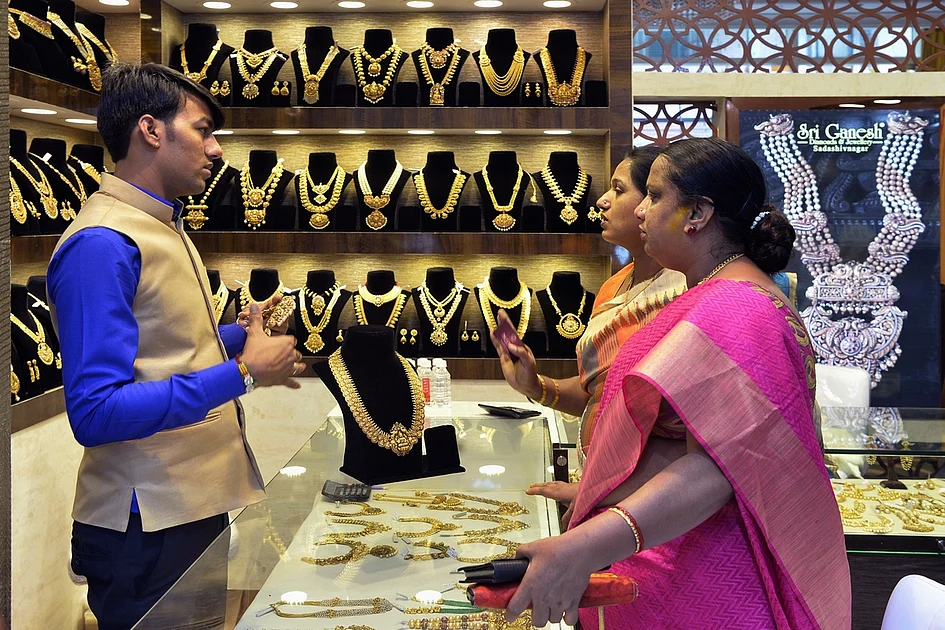 Gold Prices Decline in Early Trading Amid Easing Global Tensions – goldsilverpress Gold Prices Decline in Early Trading Amid Easing Global Tensions – goldsilverpress