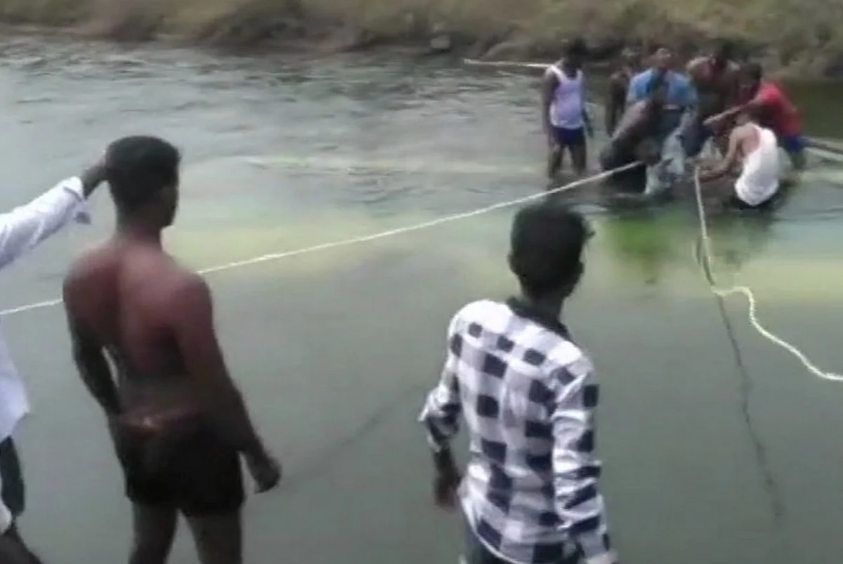 25 dead as bus falls into canal in India, many of them children ...