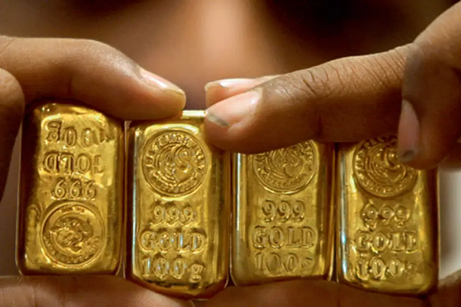 Gold falls to two-week low as Fed rate fears eclipse peace dividend