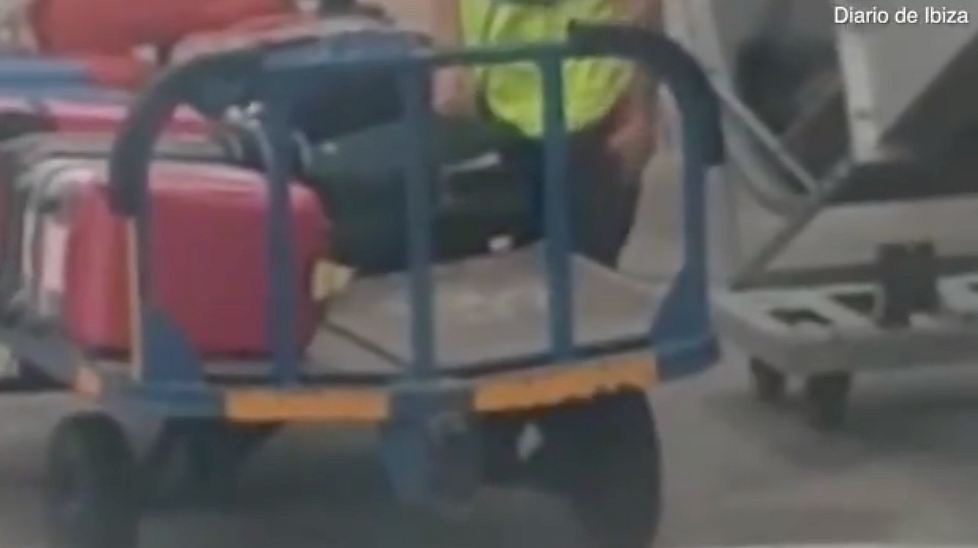 Video: Baggage handler steals from passenger's luggage | Khaleej Times
