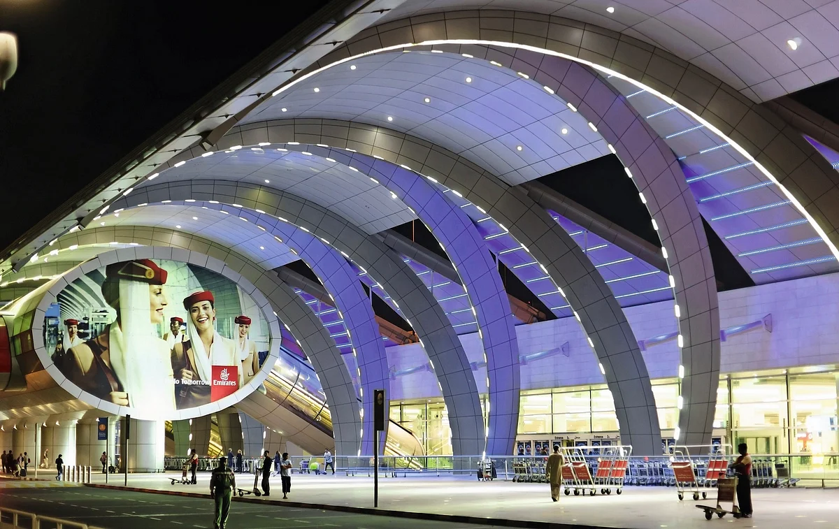 Dubai bestätigt Vorfall am internationalen Flughafen Dubai; 4 Verletzte