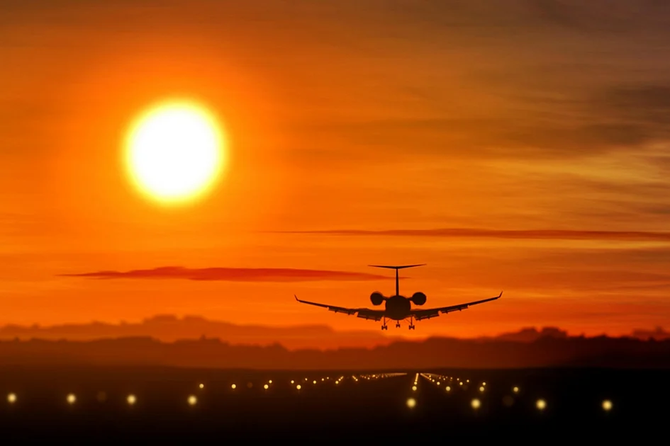 Watch: United plane sparks brush fire on takeoff, makes emergency landing