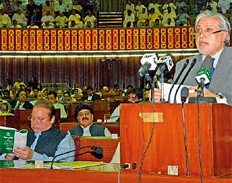 Pakistan unveils Rs3.5t ambitious budget | Khaleej Times
