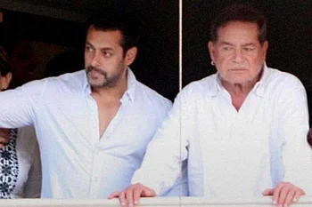 Veteran Bollywood scriptwriter Salim Khan rushed to hospital