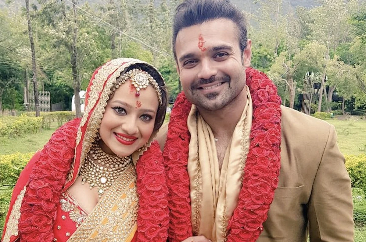 Photos: Veteran Bollywood actor's son gets married while out on bail ...