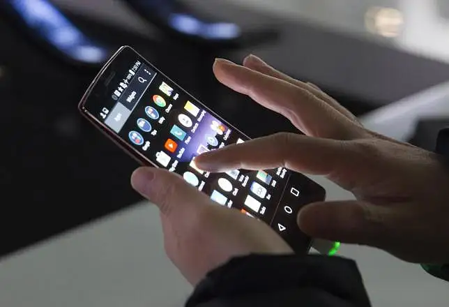 Mba Phone World's first smartphone-based MBA launched | Khaleej Times